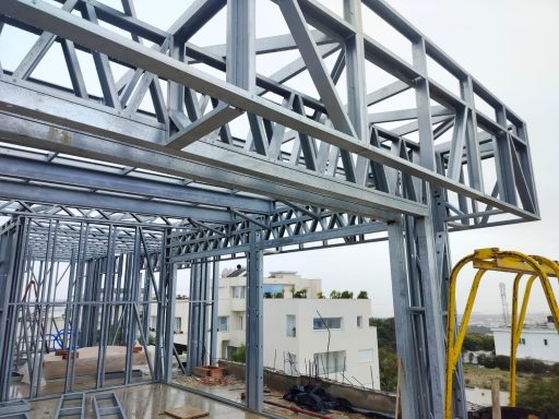 SURELEVATION VILLA EN STRUCTURE METALLIQUE