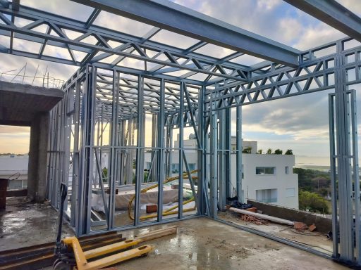 SURELEVATION VILLA EN STRUCTURE METALLIQUE