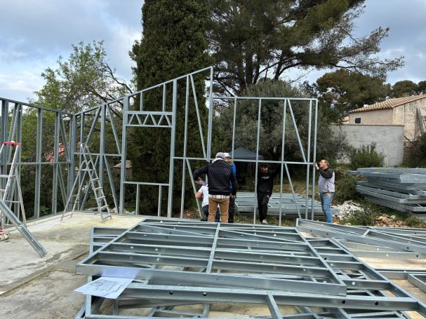 VILLA TEMOIN ET SIEGE SOCIALE SANARY SUR MER VILLA EN CONSTRUCTION ACIER LÉGER