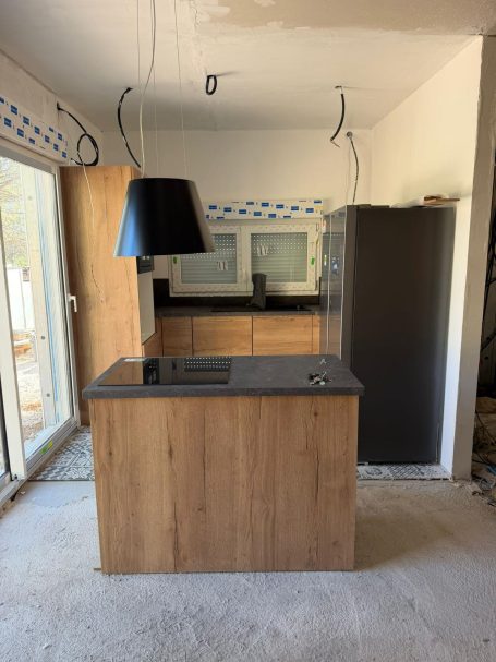 Et voici la cuisine moderne Villa en structure métallique, acier galvanisé, sur mesure, en France, Sanary sur mer